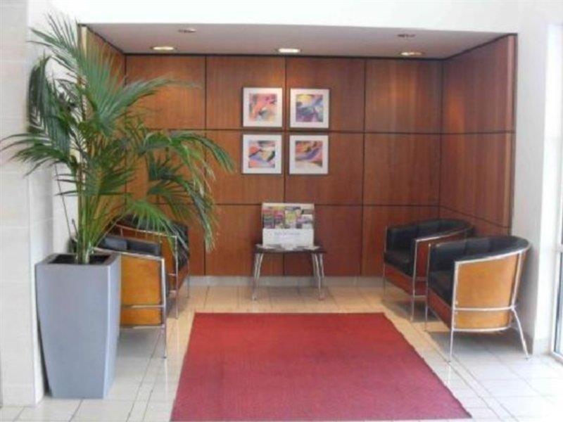 Отель Ramada By Wyndham Cambridge Fen Drayton Экстерьер фото