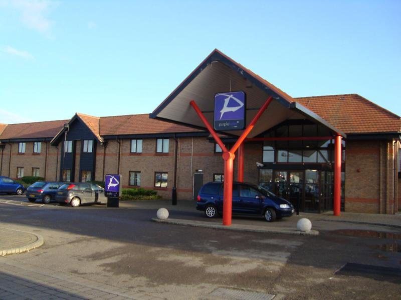 Отель Ramada By Wyndham Cambridge Fen Drayton Экстерьер фото